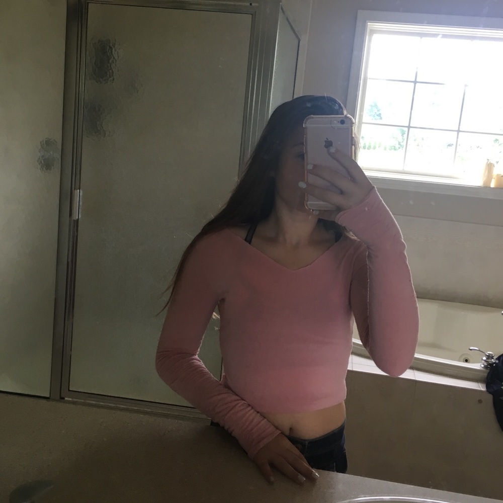 🍉•CROPPED PINK V-NECK TOP•🍉